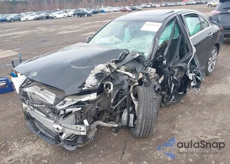 2021 Mercedes-Benz C 300 4Matic z USA, uszkodzony, nr VIN W1KWF8EB2MR618705